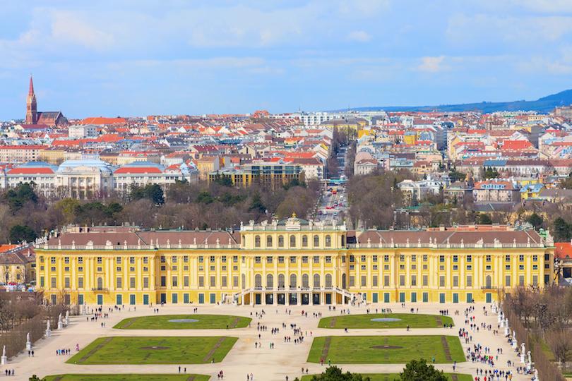 Какими местами привлекает туристов Австрия: почему дворец Шенбрунн - главная достопримечательность этой страны