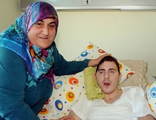 4 года турчанка выхаживает молодого человека из России, который в 2008 году попал под машину  