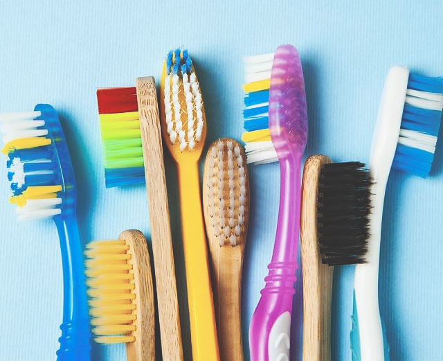Как выбрать зубную щетку: 7 главных параметров
