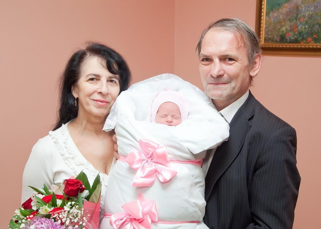 Москвичку отговаривали рожать в 60 лет, но она сделала по-своему. Сегодня ее дочке Клеопатре 4 года