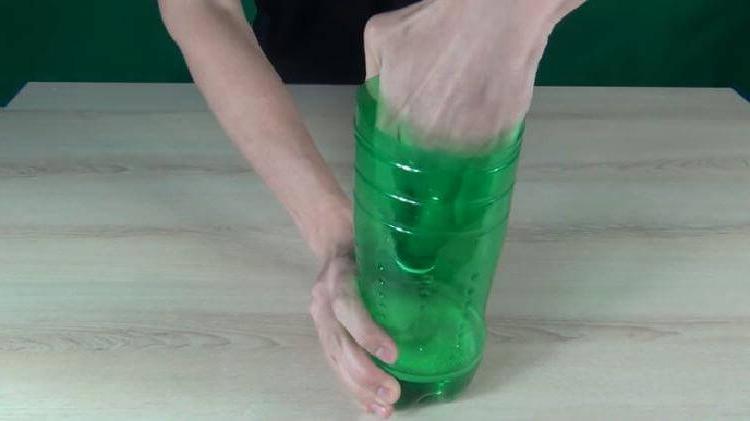 Как сделать ловушку для комаров из пластиковой бутылки за 5 минут: видео