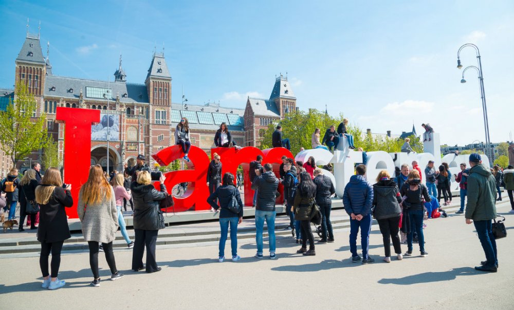 Амстердам борется с туристами: новые правила для посетителей города