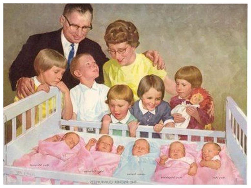 У супругов уже было пятеро детей, но узнав о беременности жены, они решили, что шестой малыш не станет помехой. Каково же было их удивление, когда на свет появились пятерняшки