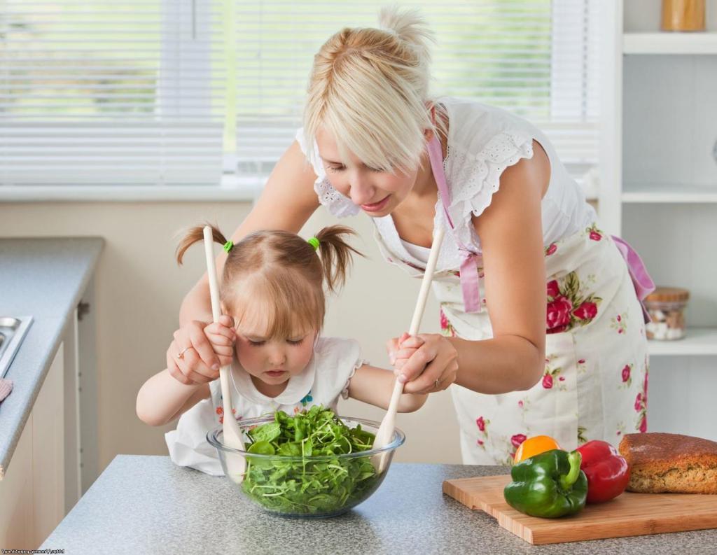 Дети в кухне и в магазине: как приучить ребенка к труду и правильному питанию в игровой форме