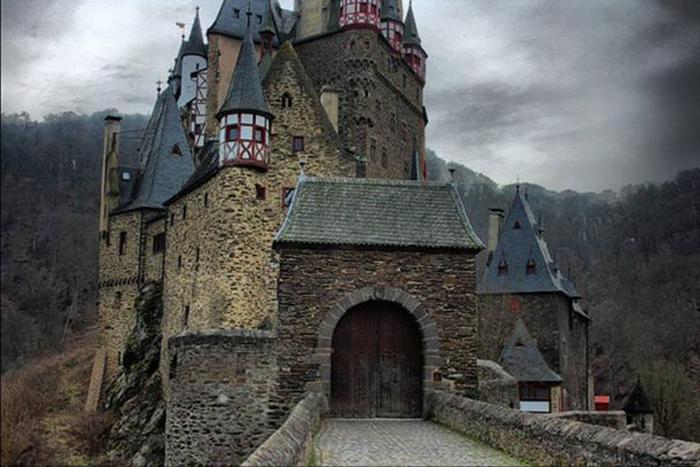 Замок Эльц: величественное средневековое сооружение, которое принадлежало одной семье в течение 800 лет