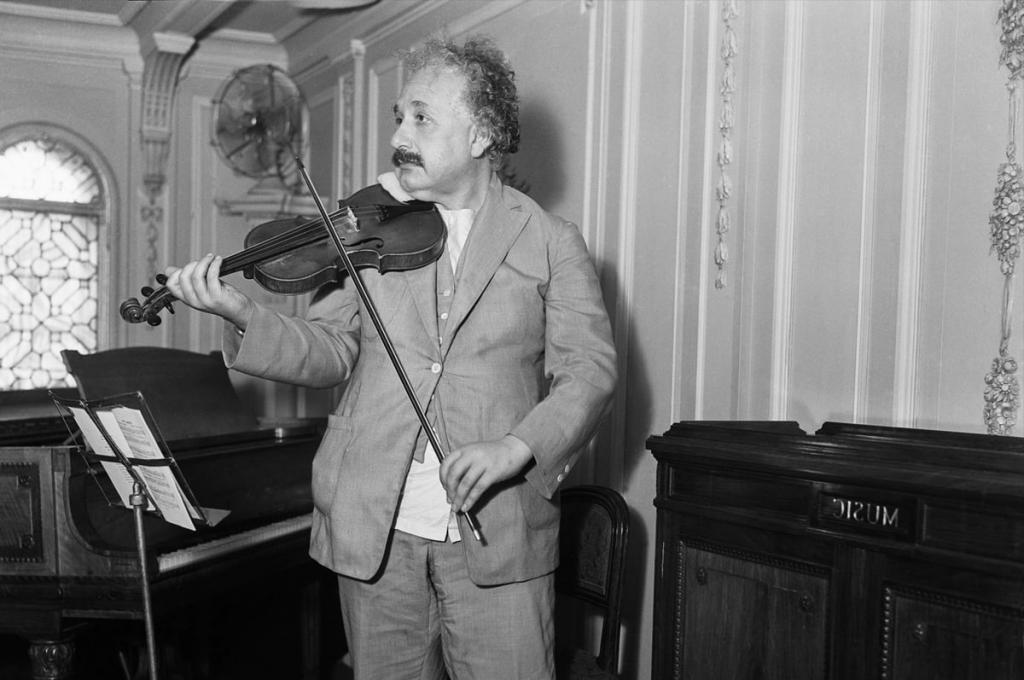 Зачем на знаменитом снимке Альберт Эйнштейн показал язык? Любопытная история