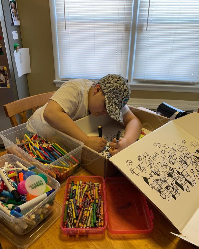 Доброта заложена в генах: 10-летний мальчик из Нью-Джерси помогает людям, которым не повезло в жизни