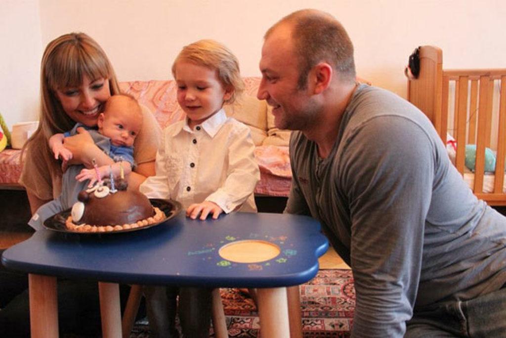 «Дети от прошлого брака - ошибка»: актер Константин Соловьев бросил жену с детьми и теперь не хочет о них слышать