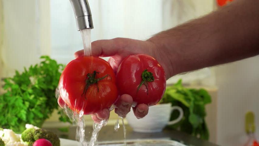 Необычный маринад для помидоров: добавляем водку