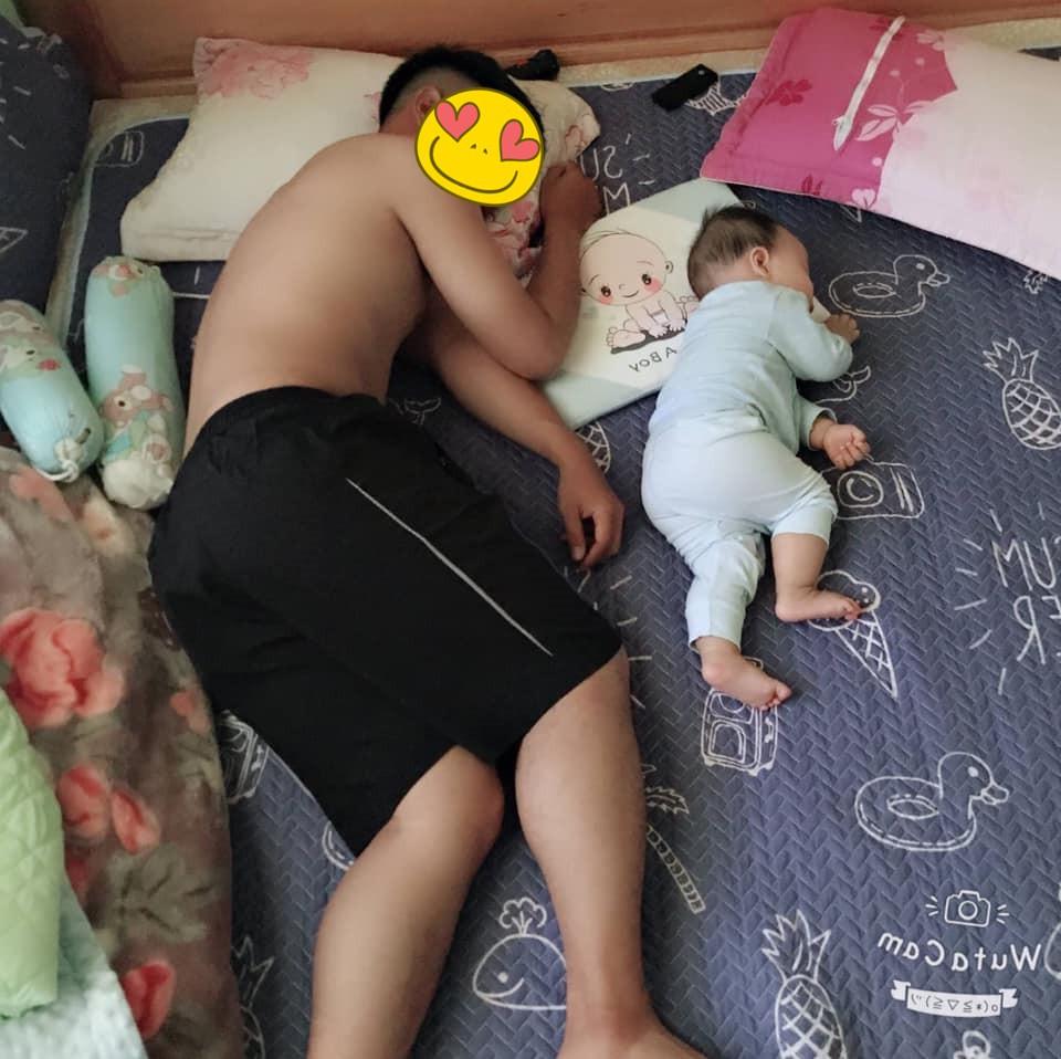 Тот случай, когда тест ДНК не нужен: жены фотографируют спящих мужей и детей, чтобы продемонстрировать их сходство
