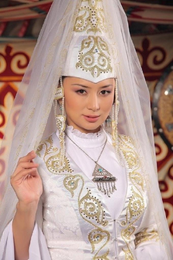 Не обязательно белое: 10 традиционных свадебных платьев из разных уголков мира