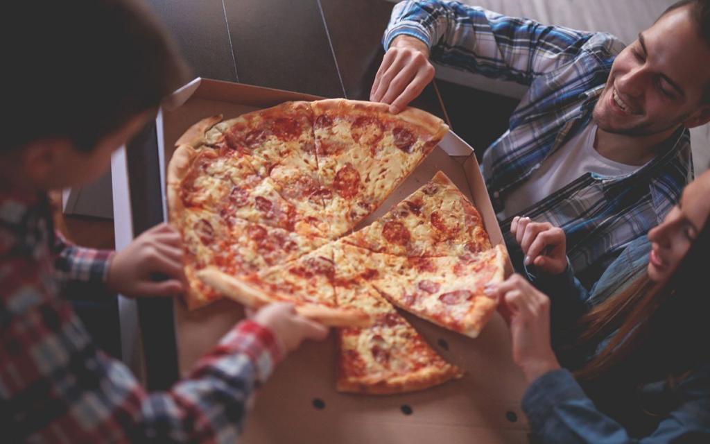 Мужчина ел пиццу на ужин каждый день в течение последних 37 лет и утверждает, что полностью здоров