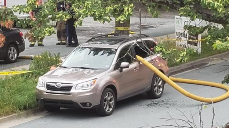 Владелец автомобиля заблокировал пожарным доступ к гидранту. Они преподали ему урок, который он запомнит надолго