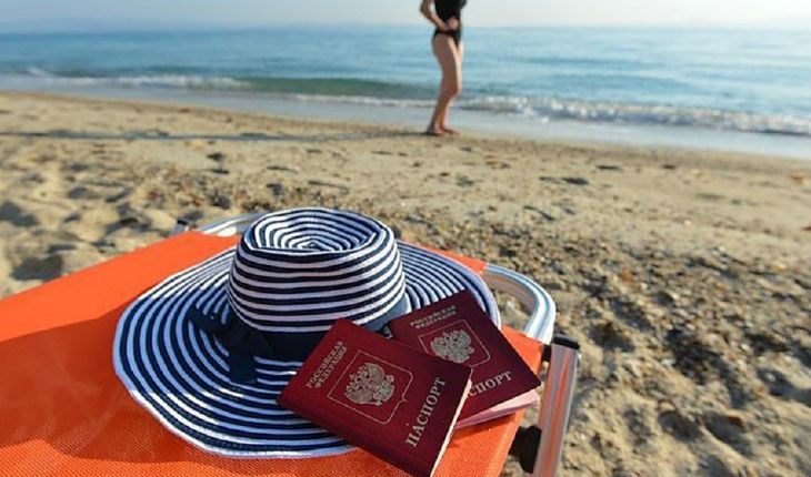 Отсутствие сервиса и недостаточное количество развлечений: почему туристы предпочитают отдыхать за границей, а не в России