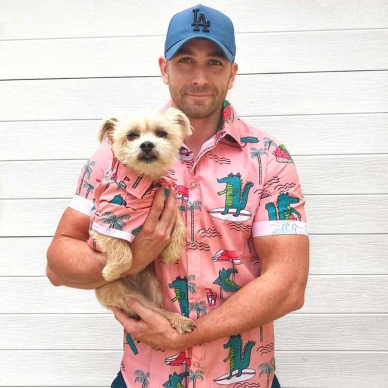 Модный тренд этого года: одинаковые гавайские рубашки у хозяина и его собаки