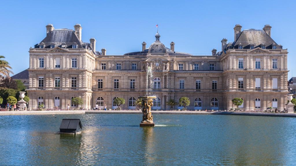 Прогуляться по берегам Сены и посетить ночные музеи: чем заняться во время путешествия в Париже