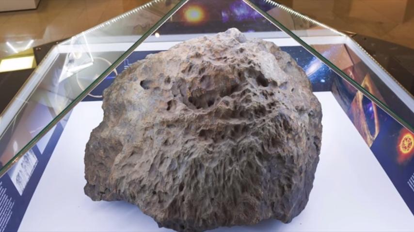 Метеорит, найденный в Сибири, содержит кристалл, которого не может быть в природе