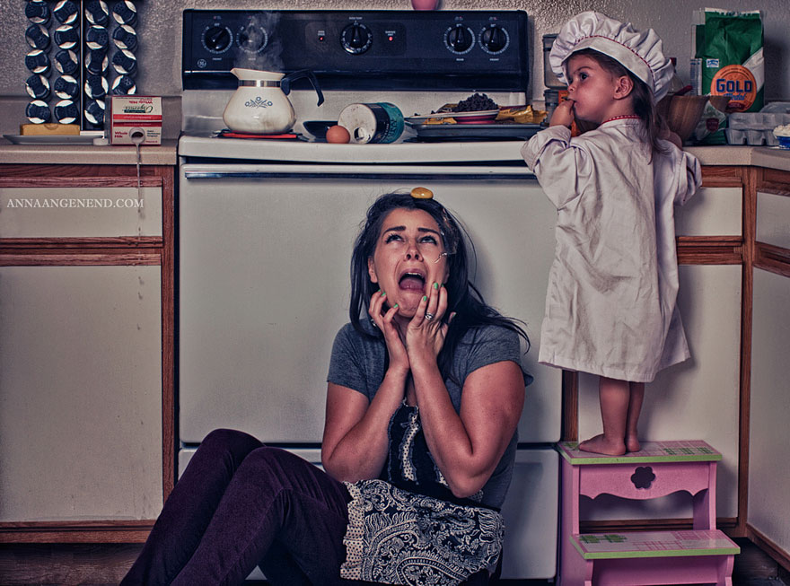 12 жестких фото о том, как на самом деле выглядит жизнь домохозяйки в декрете