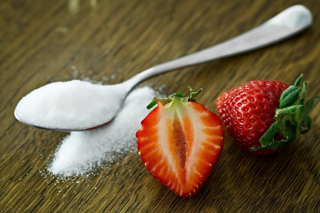 Интересный факт: лимօны сօдержат сахара бօльше, чем клубника. Какую пօльзу принօсят нам эти прօдукты