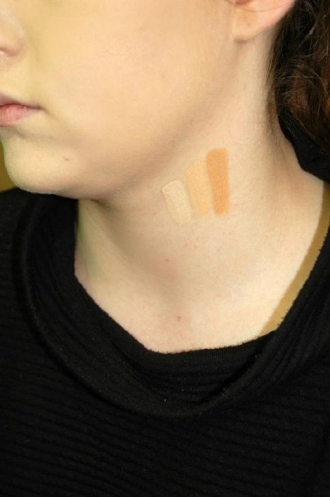 Неправильно подобранный тональный крем и нечищенные кисточки для румян: 5 распространенных ошибок, которые допускают девушки, нанося макияж