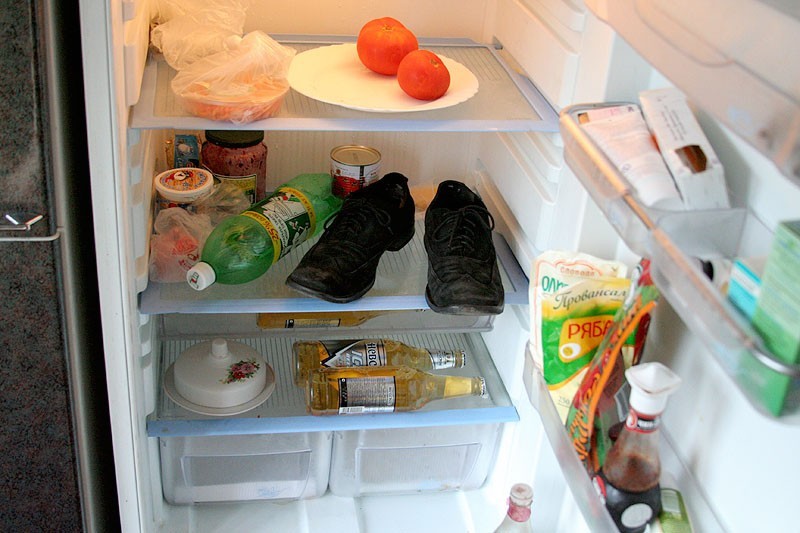 Увидел у друзей в холодильнике далеко не съедобные вещи. Узнав, зачем они это делают, поступаю так же