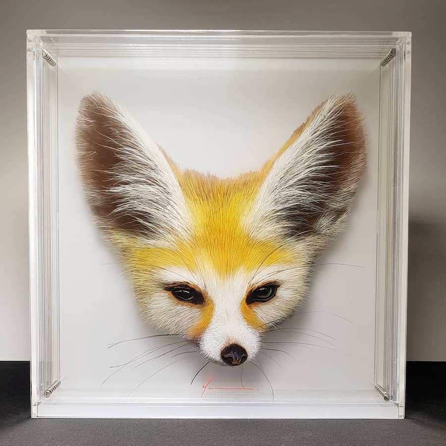 Художник добился потрясающей реалистичности, рисуя 3D-животных на многослойном стекле