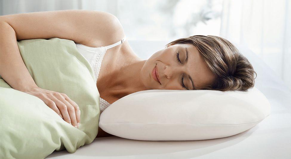 Как спать все время на прохладной подушке: полезный лайфхак для жаркого времени