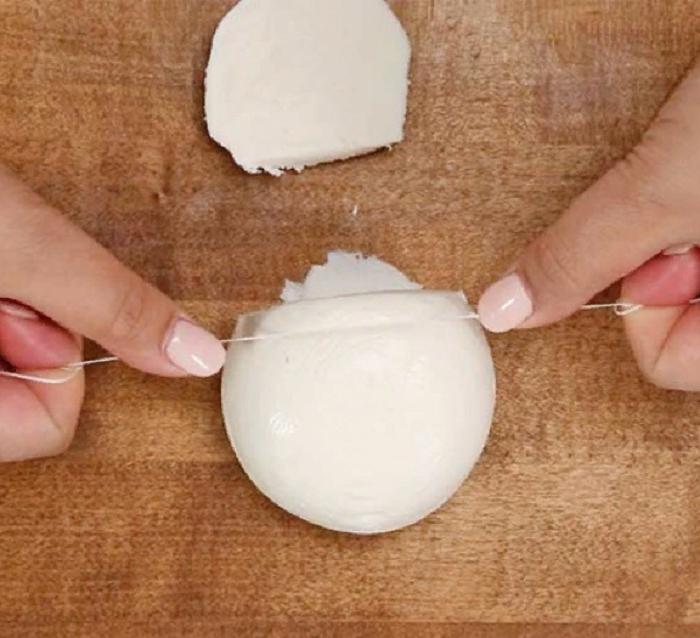 10 кулинарных трюков, которые сделают вашу готовку менее хлопотной. Деревянная лопатка на кастрюле остановит жидкость, она не будет 