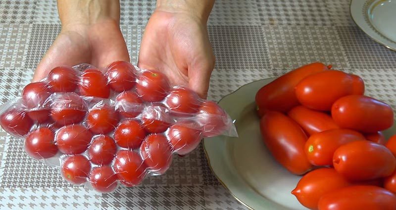 Подруга показала, как в домашних условиях замораживать помидоры на зиму. Удивительно, но они отлично сохраняют и вкус, и форму