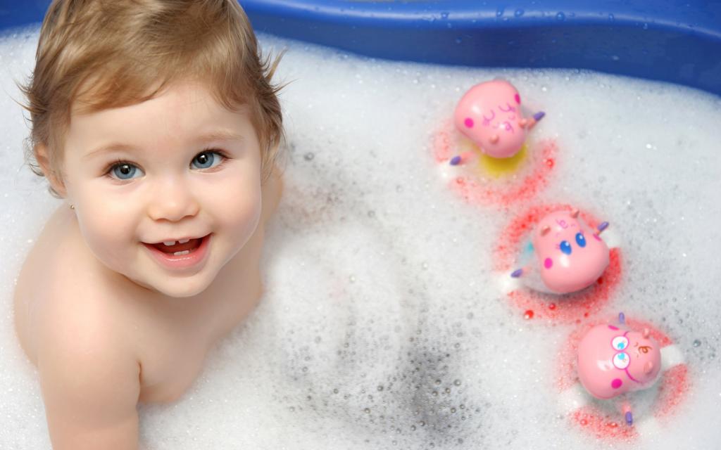 Слишком частое мытье и другие частые ошибки, которые совершают молодые родители, когда купают детей