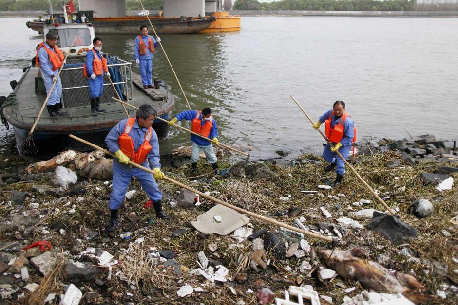 15 летняя борьба уборщика с загрязнением реки, которая снабжает 2 миллиона человек водой, дала результат