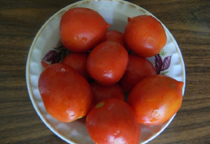 Вкусные вяленые помидоры я готовлю в духовке. Зимой они станут отличным дополнением ко многим блюдам: рецепт