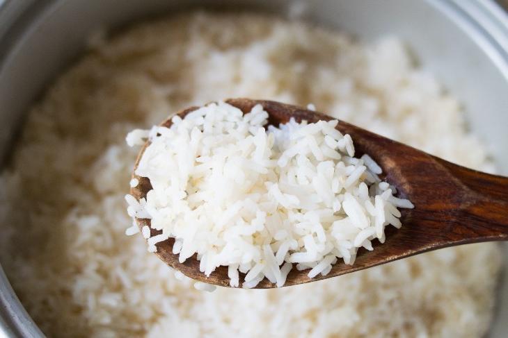 Можно ли повторно разогревать рис: как его приготовить, хранить или разогреть на другой день?