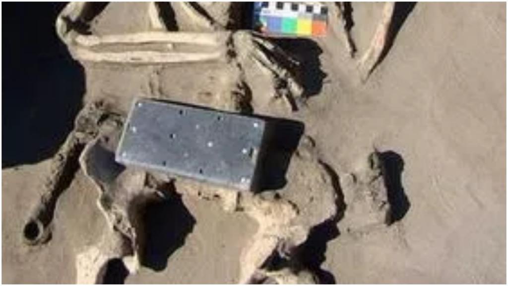 Русская «Атлантида»: археологи нашли 2100-летний «айфон», это оказалась пряжка ремня