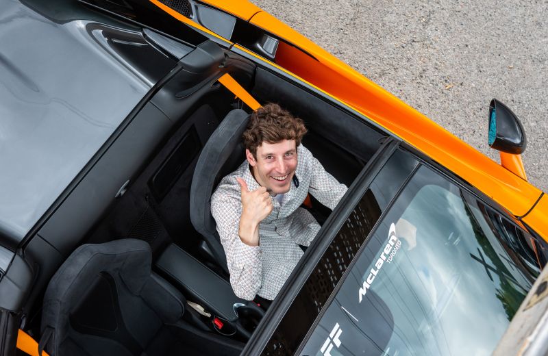 McLaren не создан для поездок на работу: как ездить в суперкаре по городским пробкам