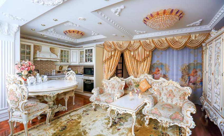 Москвичка превратила свою квартиру в дворец в стиле барокко. Смогли бы так жить?