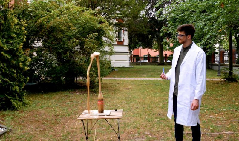 Забавные эксперименты со сладостями для развлечения детей и изучения науки: «ожившие» червячки, извержение газировки