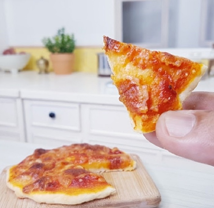 Пицца и спагетти для Дюймовочки: повар готовит миниатюрную еду размером с ноготок