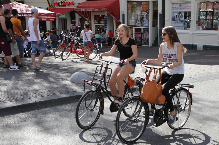 Богатая художественная культура и численное преимущество велосипедистов над автомобилистами: явления в Голландии, которые поражают туристов и непременно заставят вас вернуться в эту страну