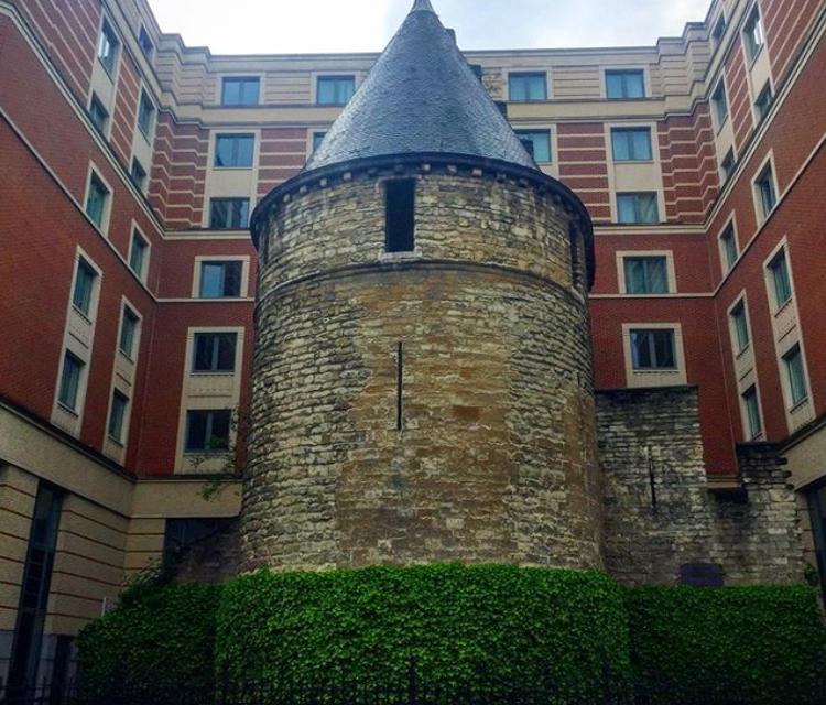 Черная башня Брюсселя: древняя, бесполезная, но очень популярная