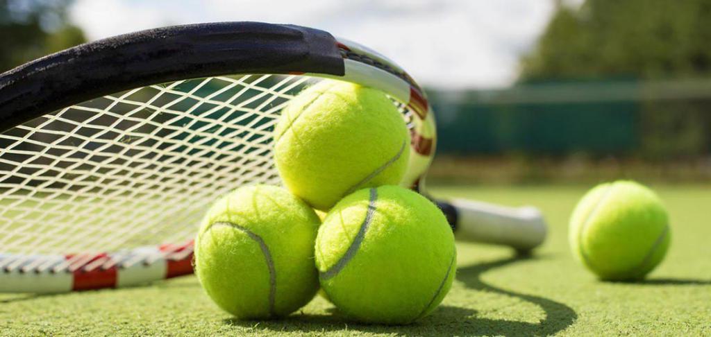 Какого цвета теннисные мячики: зеленого или желтого? Ответ знаменитого теннисиста