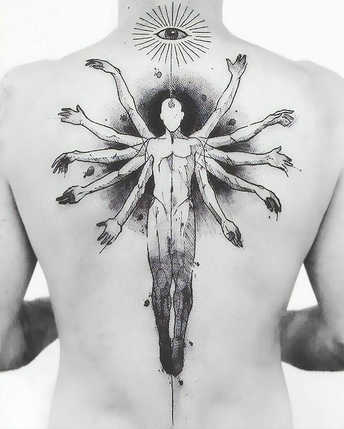 Ходячее произведение искусства: 10 удивительных татуировок, украшающих всю спину человека
