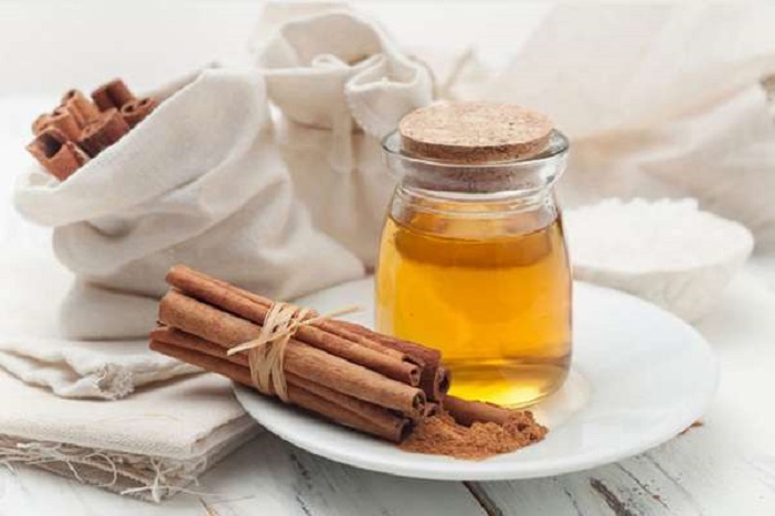 Чудесный напиток, помогающий похудеть, который надо пить перед сном: мед и корица