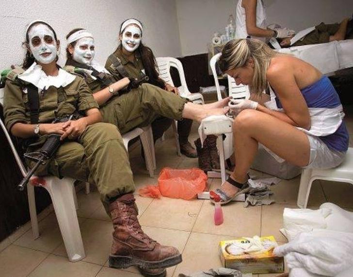 Удивительный Израиль: военная служба не является препятствием для женских удовольствий и другие кадры