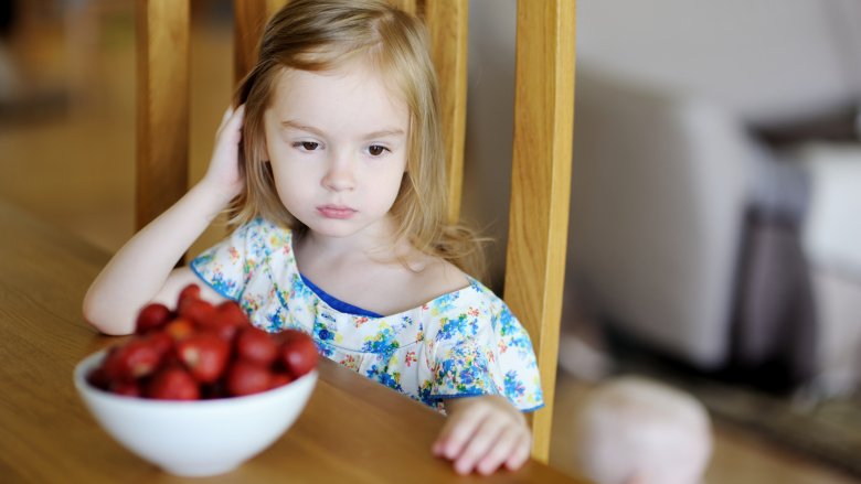  Будьте строже и не кормите сладостями : родительские советы, которые мы постоянно слышим от тех, у кого нет детей