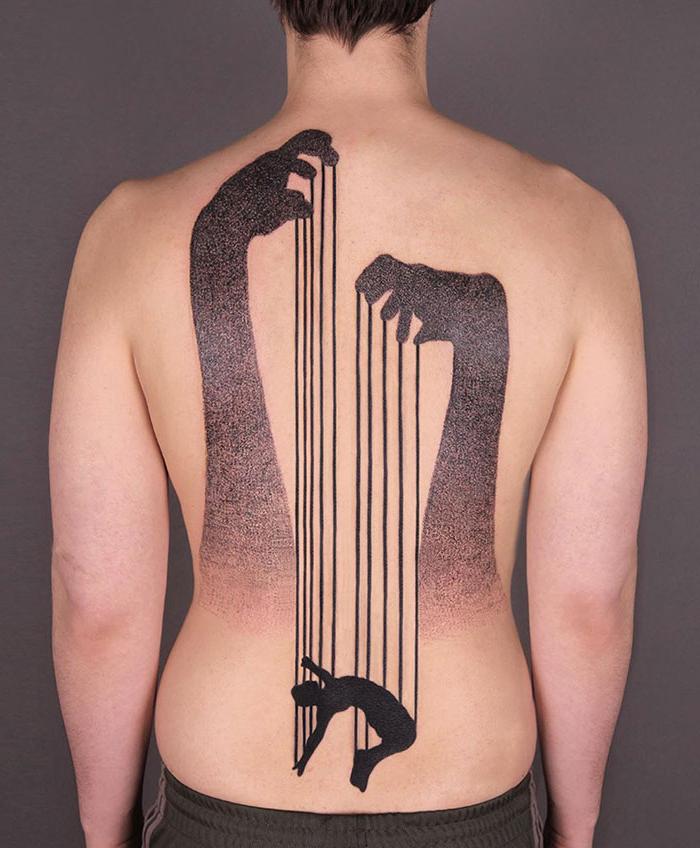 Ходячее произведение искусства: 10 удивительных татуировок, украшающих всю спину человека