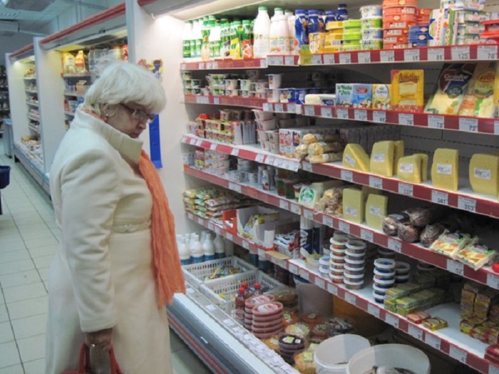 Продавцы супермаркетов в России рассказали, почему они не покупают продукты собственной торговой марки