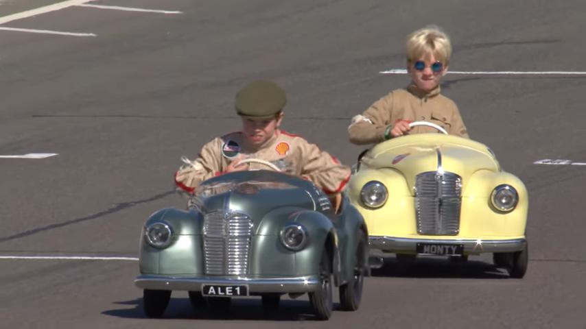 Кубок Сеттрингтона   самая «маленькая» гонка в мире: пилоты на педальных автомобилях Austin J40
