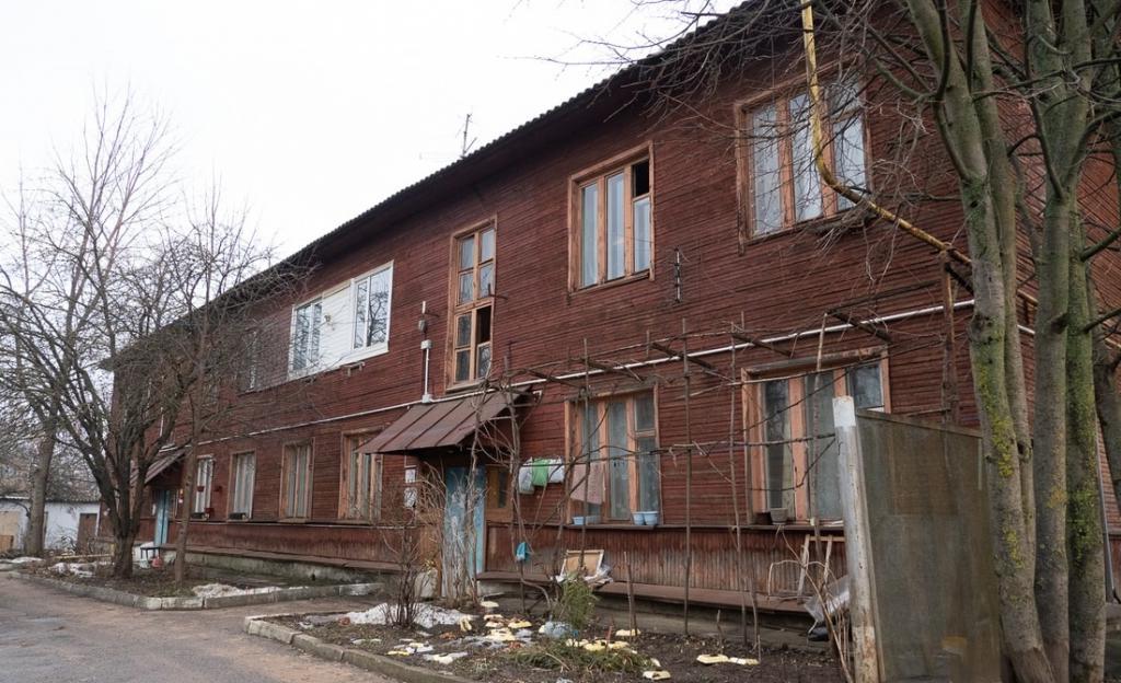 Деревянные бараки времен СССР: люди живут в них до сих пор (фото)