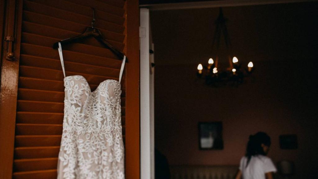 Продать, хранить, бросить в мусорное ведро: что делать со свадебным платьем после окончания торжества
